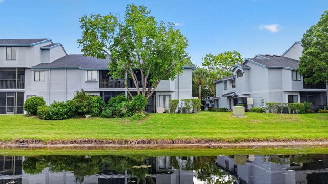 907 Harbour Pointe Way, Greenacres, FL 33413