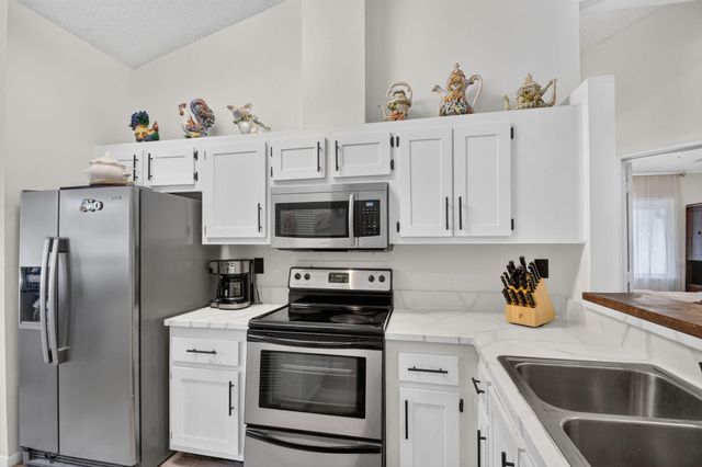 907 Harbour Pointe Way, Greenacres, FL 33413