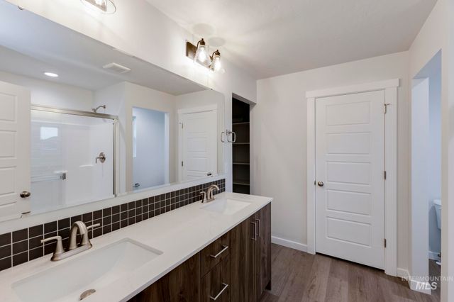 10513 W Tinder St, Star, ID 83669