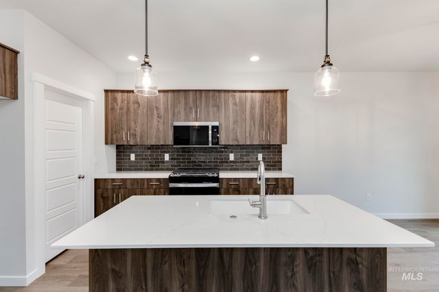 10513 W Tinder St, Star, ID 83669