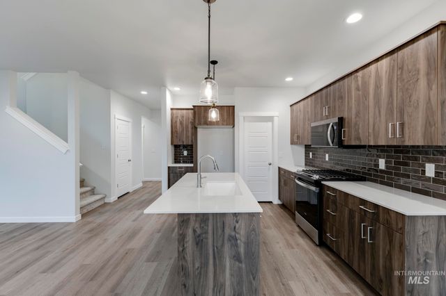 10513 W Tinder St, Star, ID 83669