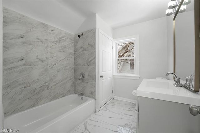 3406 Henderson Road, Cleveland Heights, OH 44112