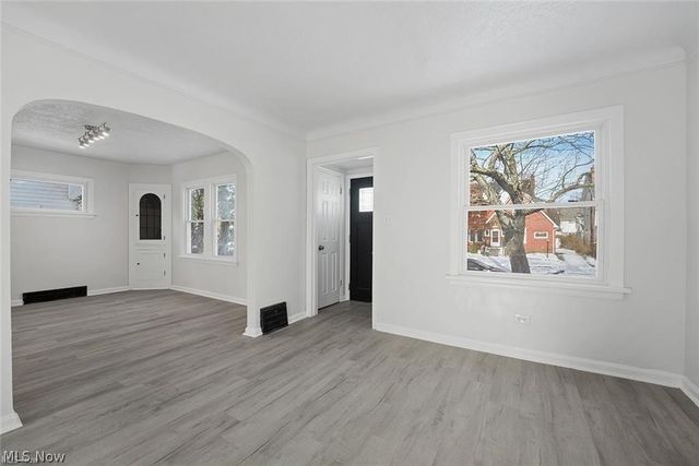 3406 Henderson Road, Cleveland Heights, OH 44112