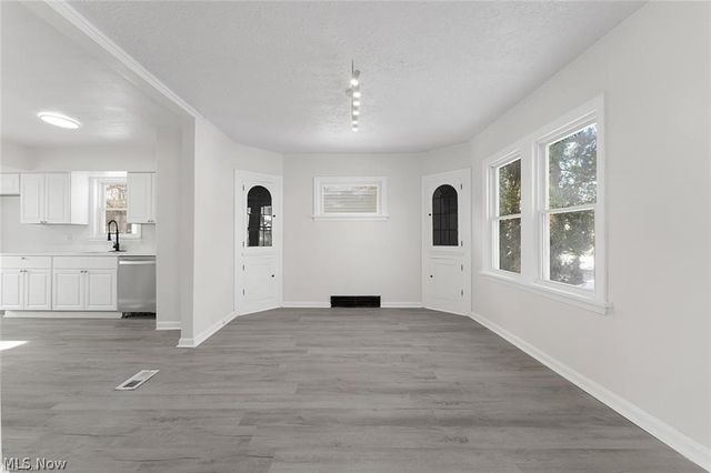 3406 Henderson Road, Cleveland Heights, OH 44112
