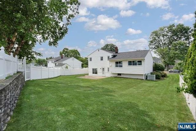 7-32 Richard Street, Fair Lawn, NJ 07410