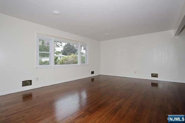 7-32 Richard Street, Fair Lawn, NJ 07410