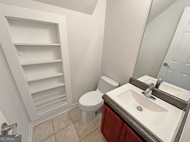 517 Jaclyn Circle, Mcdonough, GA 30253