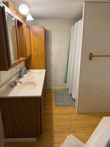 2561 Lake Shore Drive, Howard Twp, MI 49120