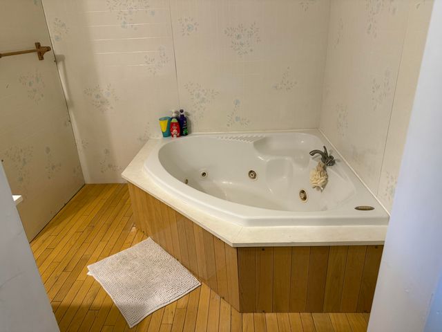 2561 Lake Shore Drive, Howard Twp, MI 49120