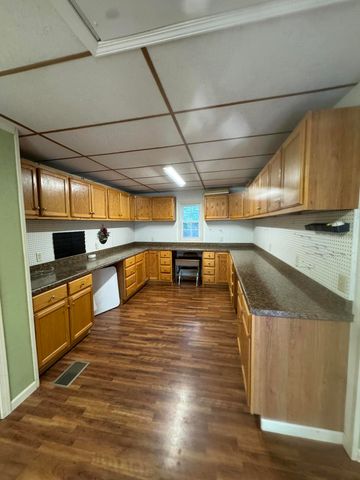 2561 Lake Shore Drive, Howard Twp, MI 49120