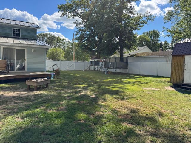 2561 Lake Shore Drive, Howard Twp, MI 49120