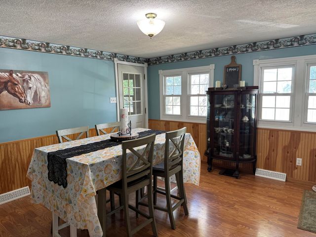 2561 Lake Shore Drive, Howard Twp, MI 49120