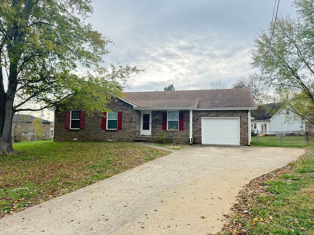 104 Cornelia Ct, Clarksville, TN 37042