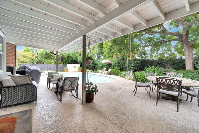 1103 S Linda Vista Street, Visalia, CA 93277