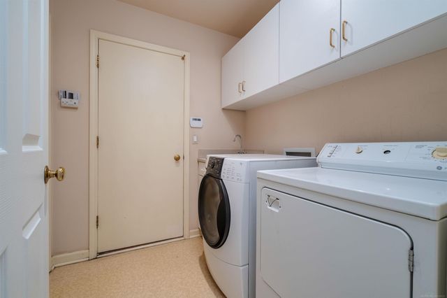 926 Lochmoor Place, Grosse Pointe Woods, MI 48236