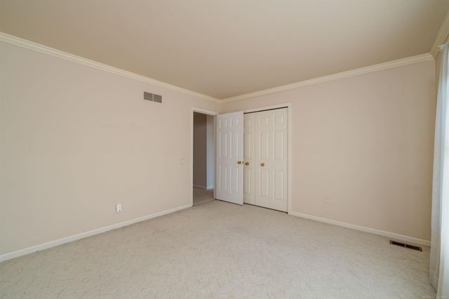 926 Lochmoor Place, Grosse Pointe Woods, MI 48236