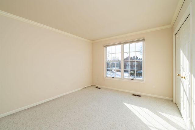 926 Lochmoor Place, Grosse Pointe Woods, MI 48236