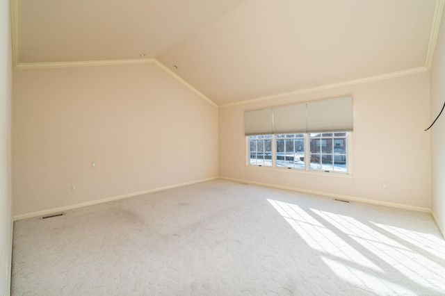 926 Lochmoor Place, Grosse Pointe Woods, MI 48236