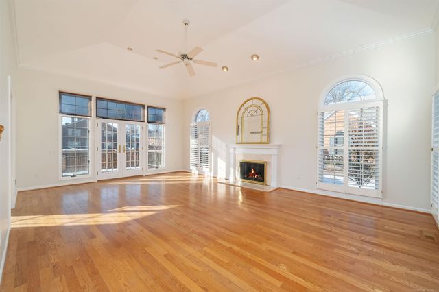 926 Lochmoor Place, Grosse Pointe Woods, MI 48236