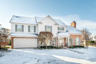 926 Lochmoor Place, Grosse Pointe Woods, MI 48236