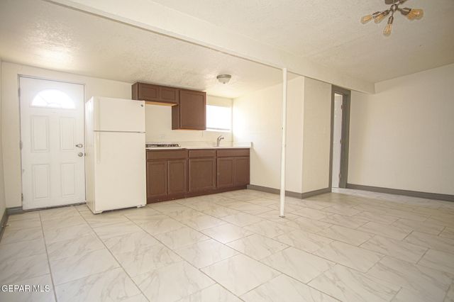 2111 Portland Avenue 3, El Paso, TX 79930