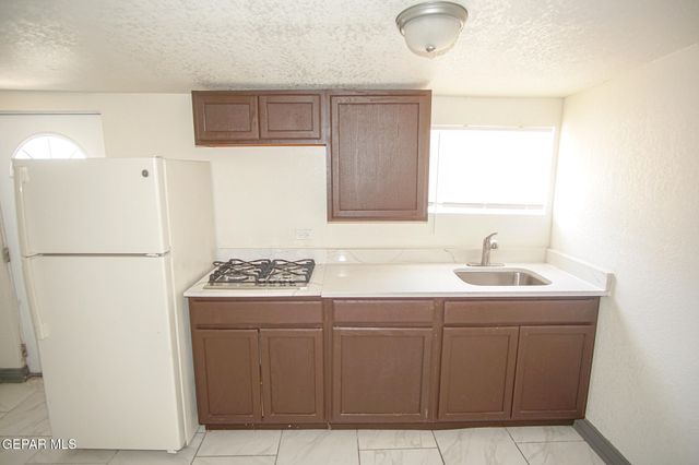 2111 Portland Avenue 3, El Paso, TX 79930