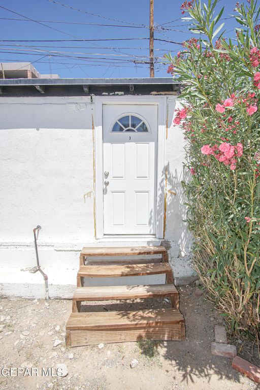 2111 Portland Avenue 3, El Paso, TX 79930