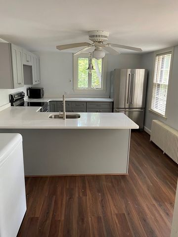 212 North St 212, Hingham, MA 02043