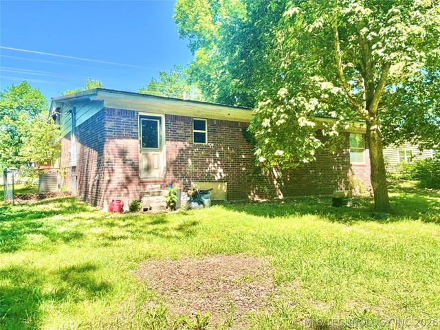 904 N Broadway Street, Stigler, OK 74462