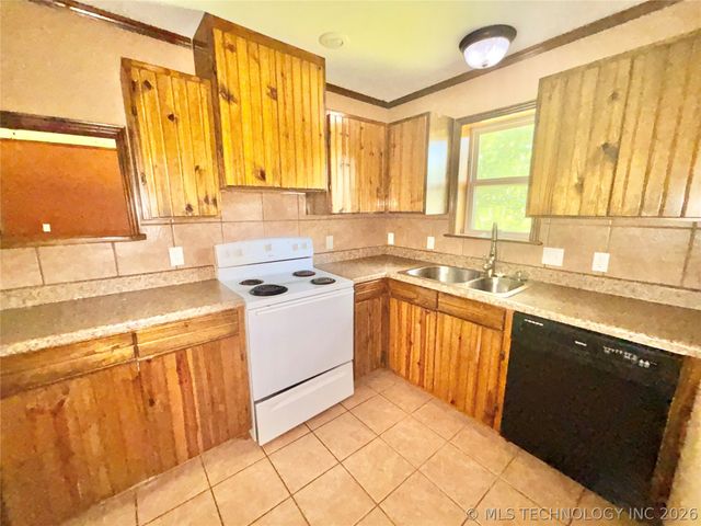904 N Broadway Street, Stigler, OK 74462