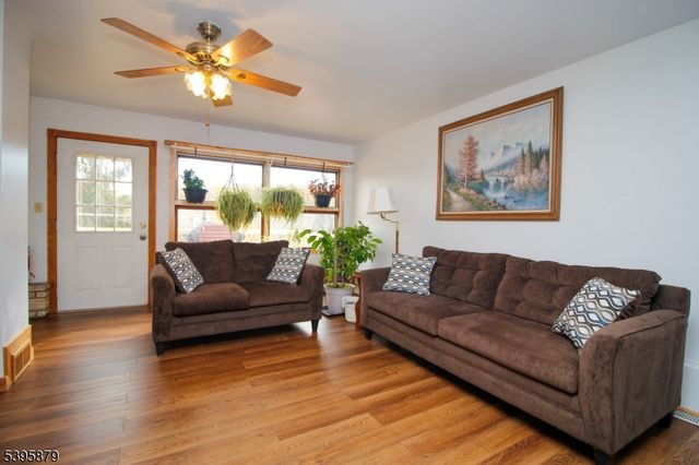 41 Swartswood Rd, Newton Town, NJ 07860