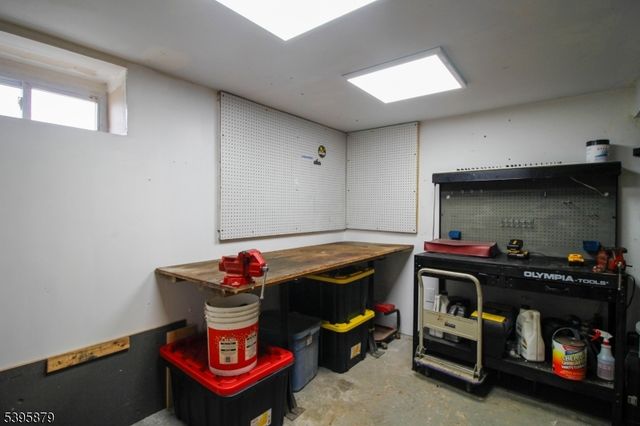 41 Swartswood Rd, Newton Town, NJ 07860