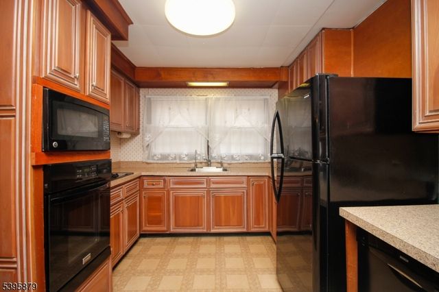 41 Swartswood Rd, Newton Town, NJ 07860