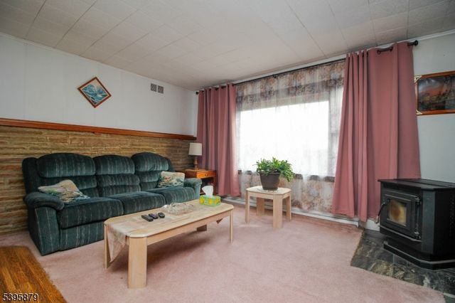 41 Swartswood Rd, Newton Town, NJ 07860