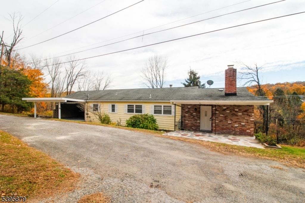 41 Swartswood Rd, Newton Town, NJ 07860