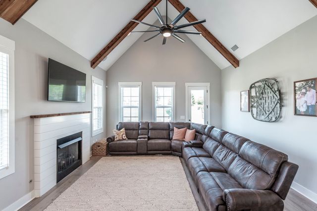 977 Westbrook Dr, Gallatin, TN 37066