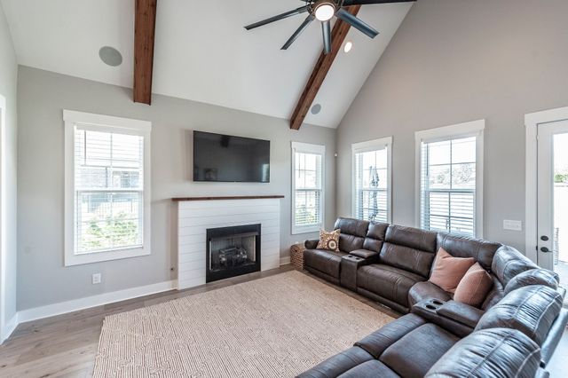 977 Westbrook Dr, Gallatin, TN 37066