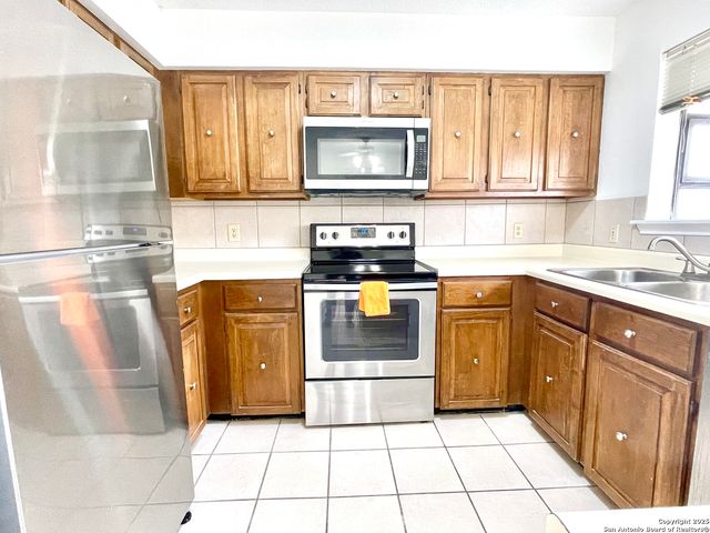 7738 Chambers Rd Apt 403, San Antonio, TX 78229