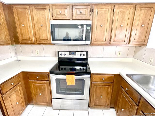 7738 Chambers Rd Apt 403, San Antonio, TX 78229