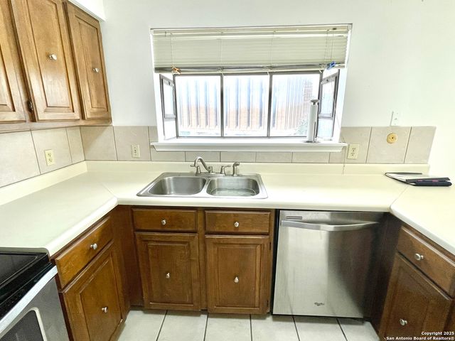 7738 Chambers Rd Apt 403, San Antonio, TX 78229