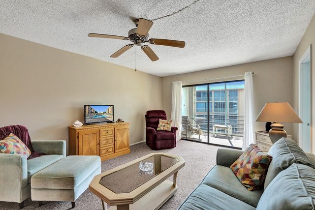 308 GOLFVIEW Road 406, North Palm Beach, FL 33408
