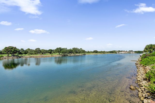 308 GOLFVIEW Road 406, North Palm Beach, FL 33408