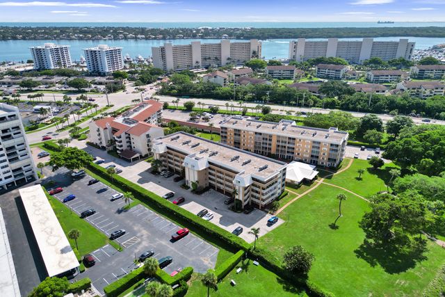 308 GOLFVIEW Road 406, North Palm Beach, FL 33408