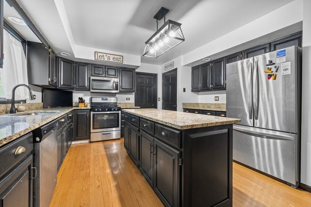 938 Stonehaven Court, Elgin, IL 60124