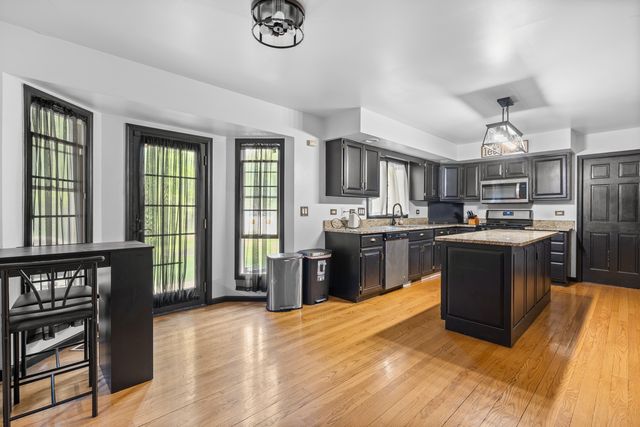 938 Stonehaven Court, Elgin, IL 60124