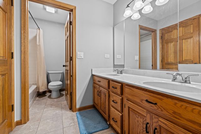 938 Stonehaven Court, Elgin, IL 60124