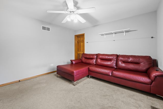 938 Stonehaven Court, Elgin, IL 60124