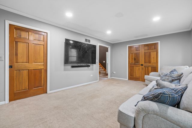 938 Stonehaven Court, Elgin, IL 60124