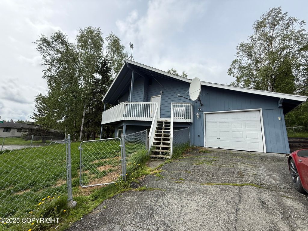 1140 Lalande Place, Anchorage, AK 99504