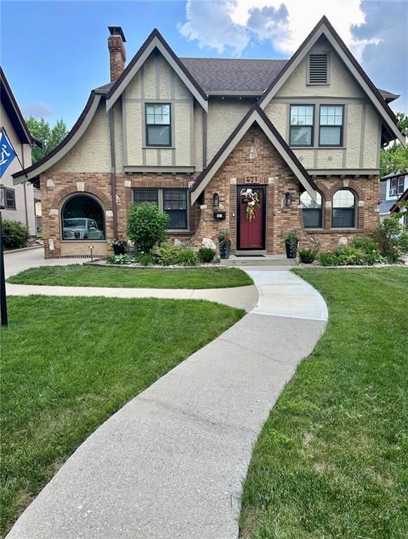 421 E Gregory Boulevard, Kansas City, MO 64131